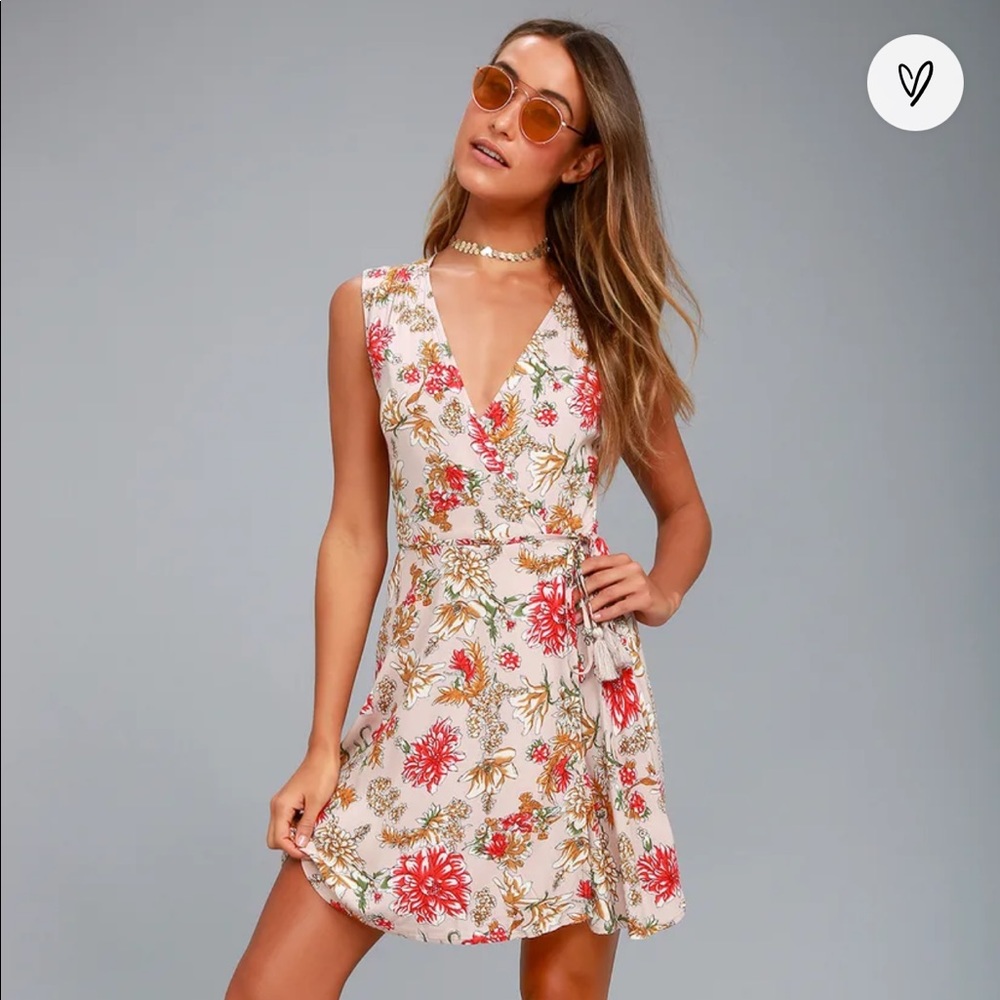 Floral dress from Lulu’s! Small, only worn twice!